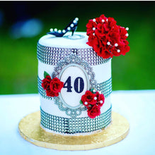 Load image into Gallery viewer, Decorated cake